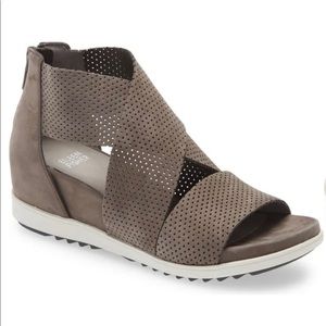 Eileen Fisher sz8 Graphite Voice Wedge Sandals